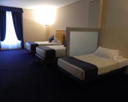 Al Hotel Cappello d''Oro a Bergamo centro ti aspettano le nostre spaziose suite a 3 letti