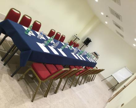 Sala Meeting tavolo unico 2 - Hotel Cappello D'Oro Bergamo