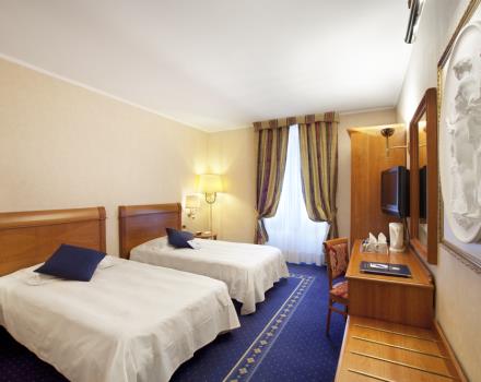 Available either double with queen size bed or twin with french beds, spacious and well-furnished with moquette, the deluxe room is ideal for those who look for maximum comfort for their stay and the relax that distinguish the Hotel Cappello D''Oro.