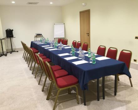 Sala Meeting tavolo unico 1 - Hotel Cappello D'Oro Bergamo