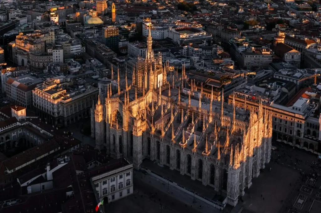Nell'immagine la vista del Duomo di Milano dall'alto
